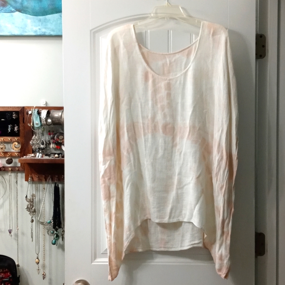 🤍🌸 MOVING SALE!!!               Oversized Batwing Lightweight Sweater